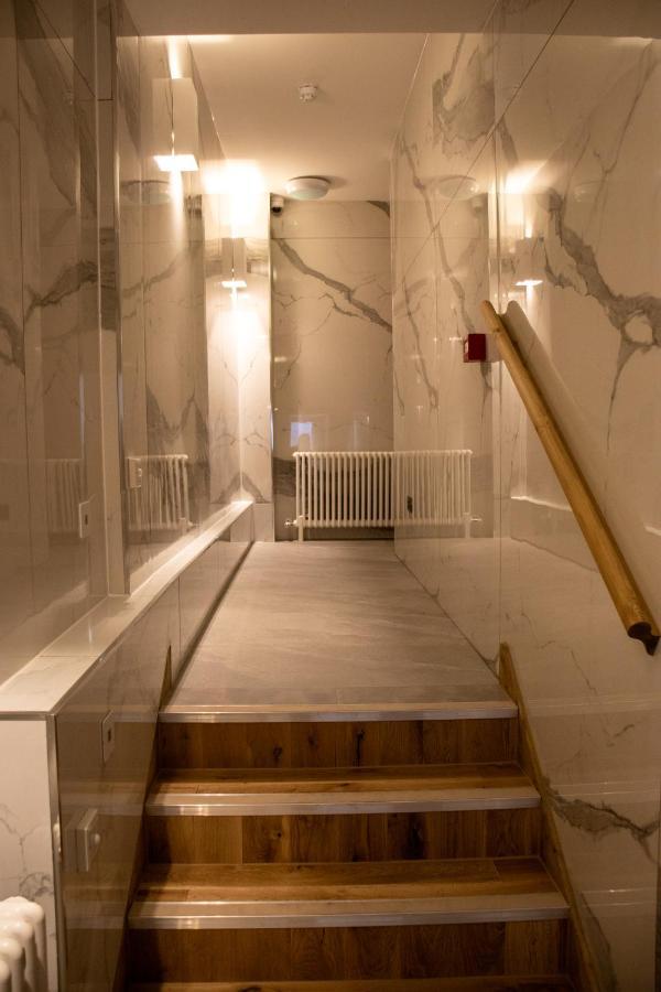 Burren London Hotel Exterior photo