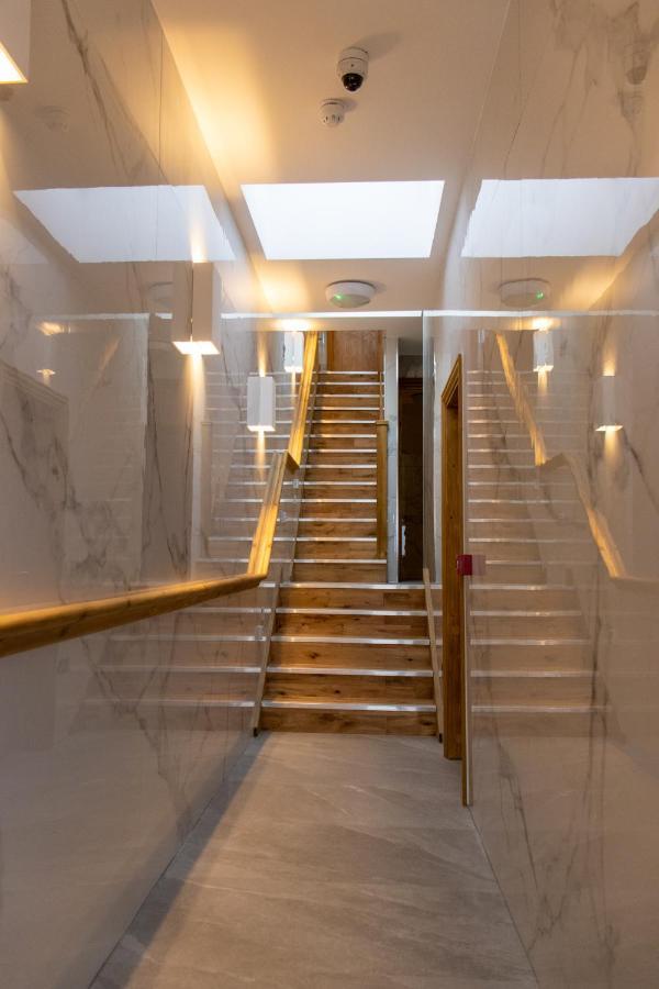 Burren London Hotel Exterior photo